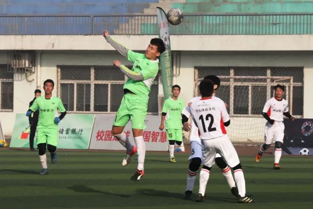 印尼羽毛球公开赛：“凤凰”组合险胜过关 李诗沣无缘八强